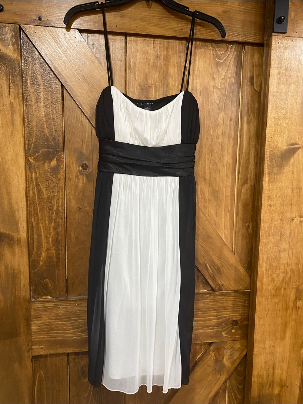 Intrigue Black & White Spaghetti Strap Cocktail/PromDress Size Large